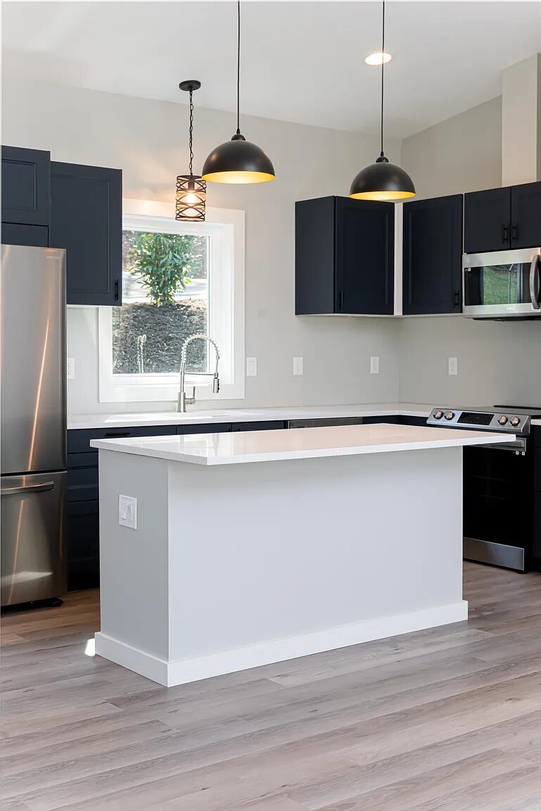 Kitchen with quartz counters